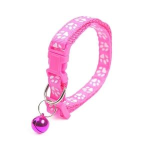 NWT footprint adjustable cat collar
One size fits all in pink color